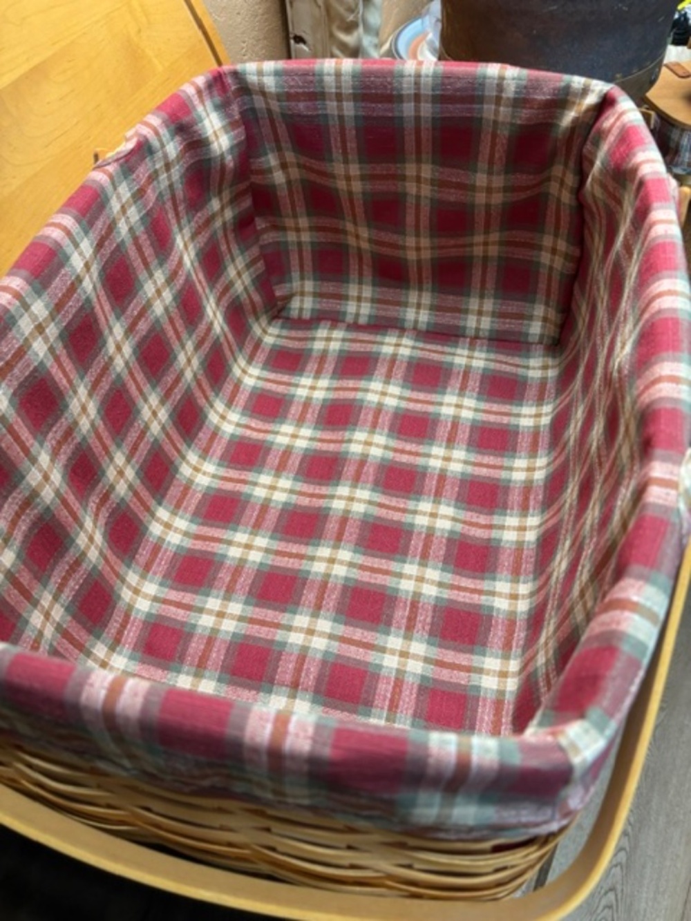 Longaberger 2002 LARGE Basket w/lid and (2) addition small baskets - Picture 4 of 4